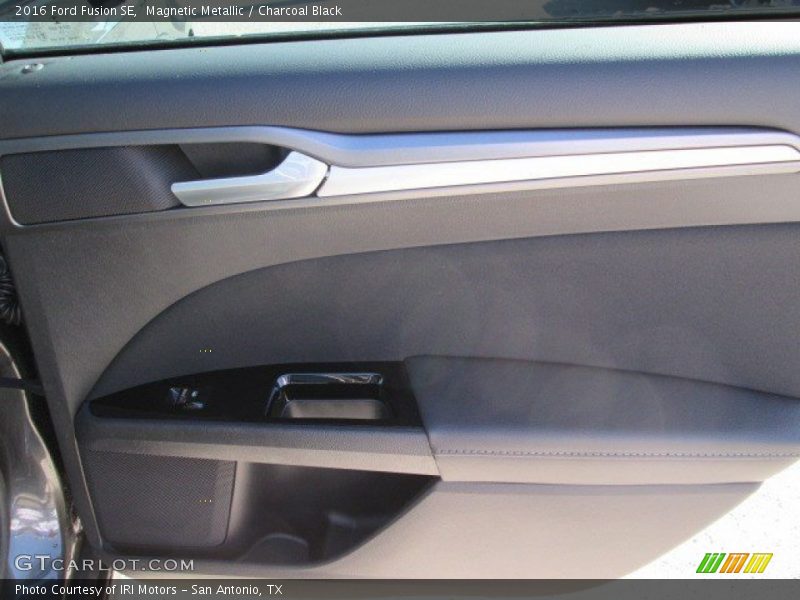 Magnetic Metallic / Charcoal Black 2016 Ford Fusion SE