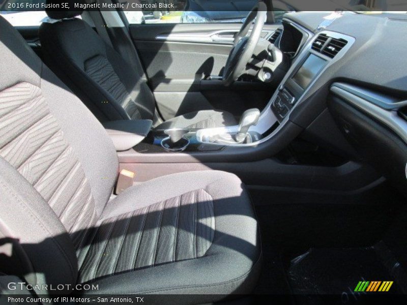 Magnetic Metallic / Charcoal Black 2016 Ford Fusion SE
