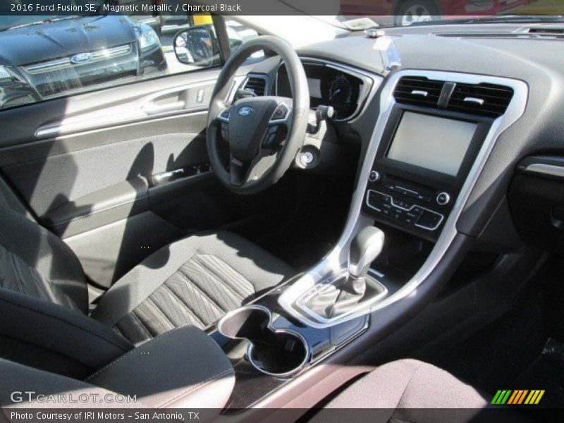 Magnetic Metallic / Charcoal Black 2016 Ford Fusion SE