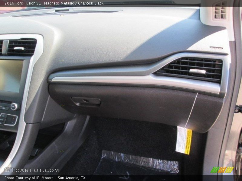 Magnetic Metallic / Charcoal Black 2016 Ford Fusion SE
