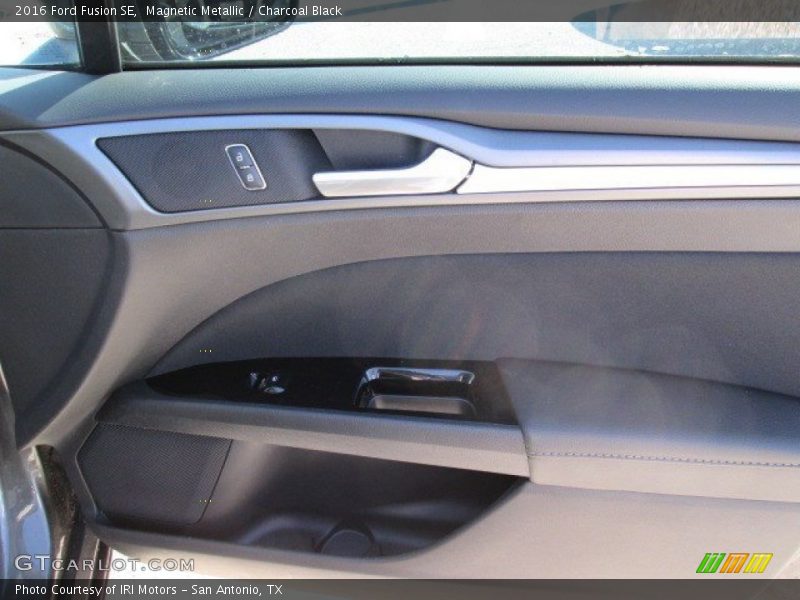 Magnetic Metallic / Charcoal Black 2016 Ford Fusion SE