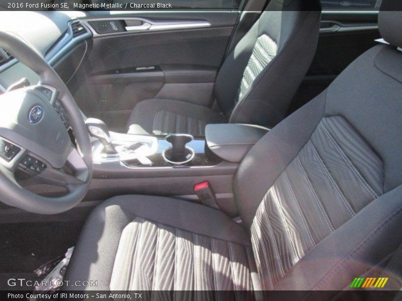 Magnetic Metallic / Charcoal Black 2016 Ford Fusion SE