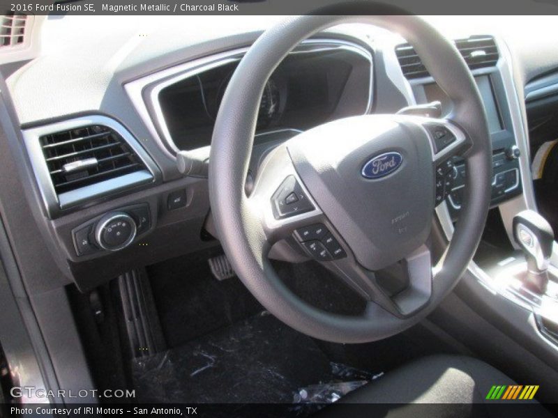 Magnetic Metallic / Charcoal Black 2016 Ford Fusion SE