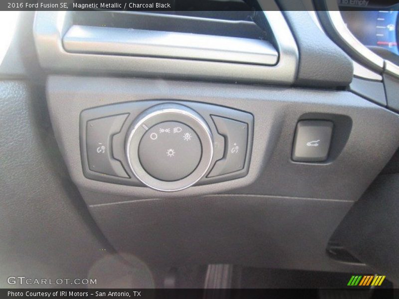 Magnetic Metallic / Charcoal Black 2016 Ford Fusion SE