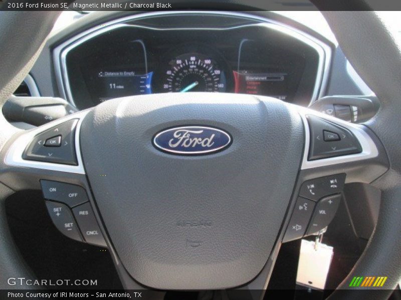 Magnetic Metallic / Charcoal Black 2016 Ford Fusion SE