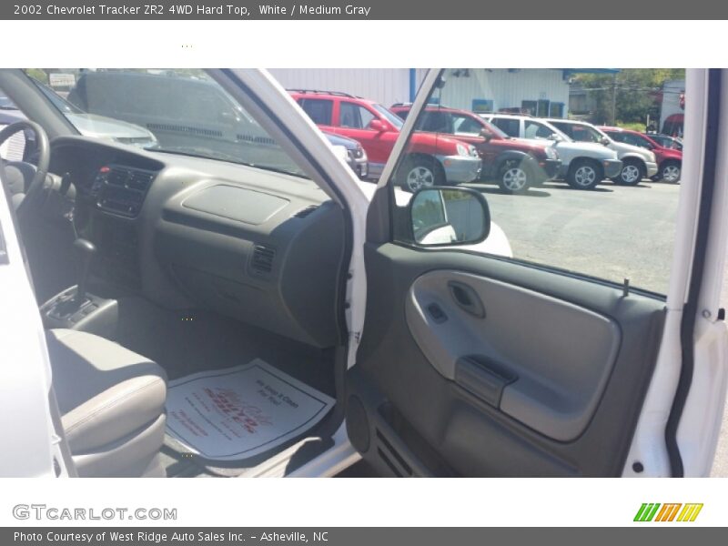 White / Medium Gray 2002 Chevrolet Tracker ZR2 4WD Hard Top