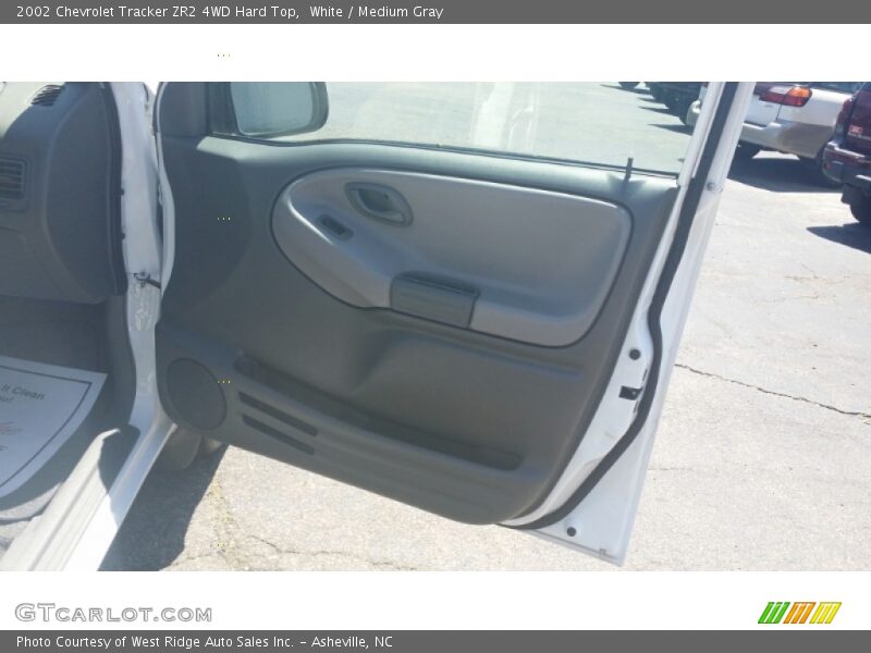 White / Medium Gray 2002 Chevrolet Tracker ZR2 4WD Hard Top