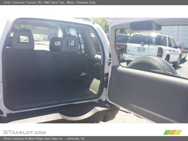 White / Medium Gray 2002 Chevrolet Tracker ZR2 4WD Hard Top