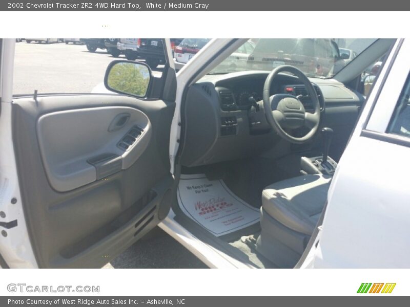 White / Medium Gray 2002 Chevrolet Tracker ZR2 4WD Hard Top