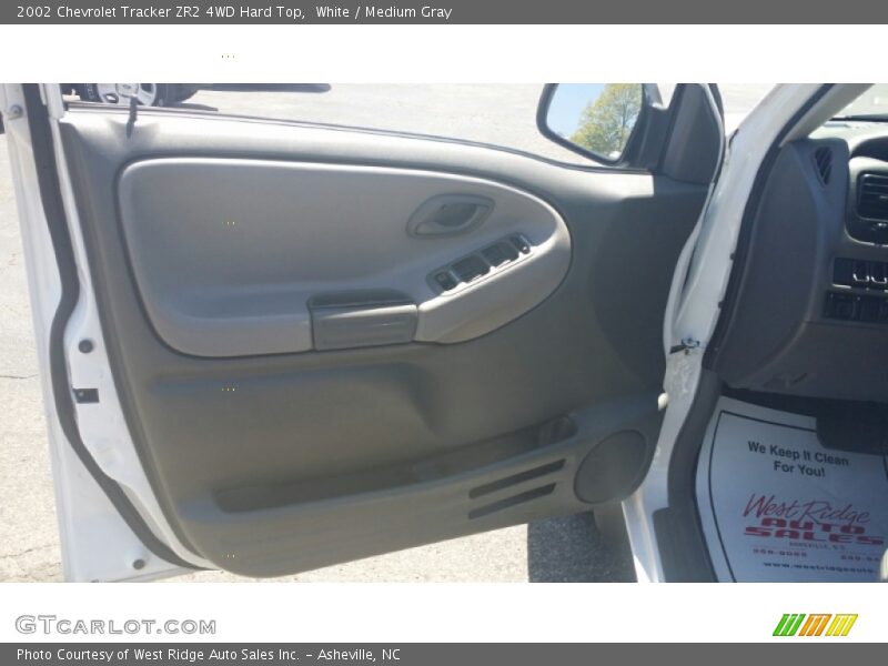 White / Medium Gray 2002 Chevrolet Tracker ZR2 4WD Hard Top