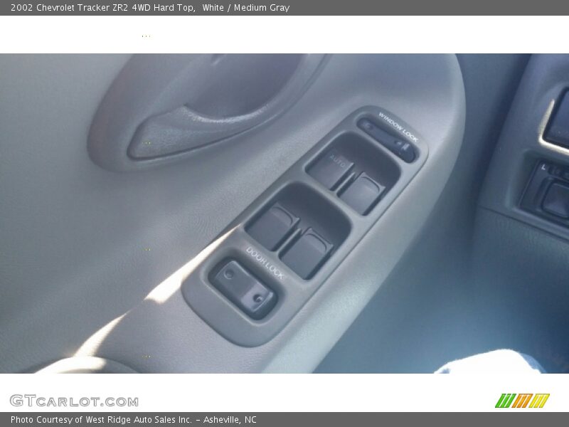 White / Medium Gray 2002 Chevrolet Tracker ZR2 4WD Hard Top