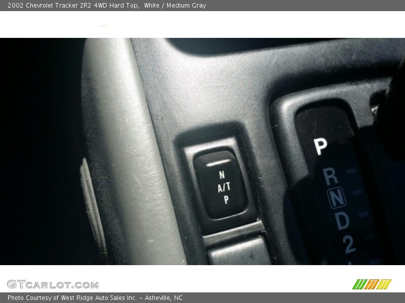 White / Medium Gray 2002 Chevrolet Tracker ZR2 4WD Hard Top