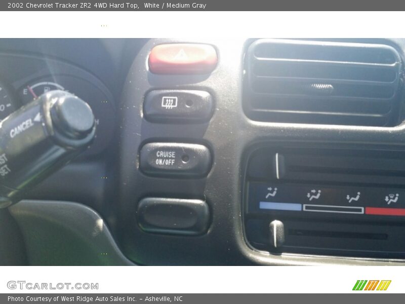 White / Medium Gray 2002 Chevrolet Tracker ZR2 4WD Hard Top