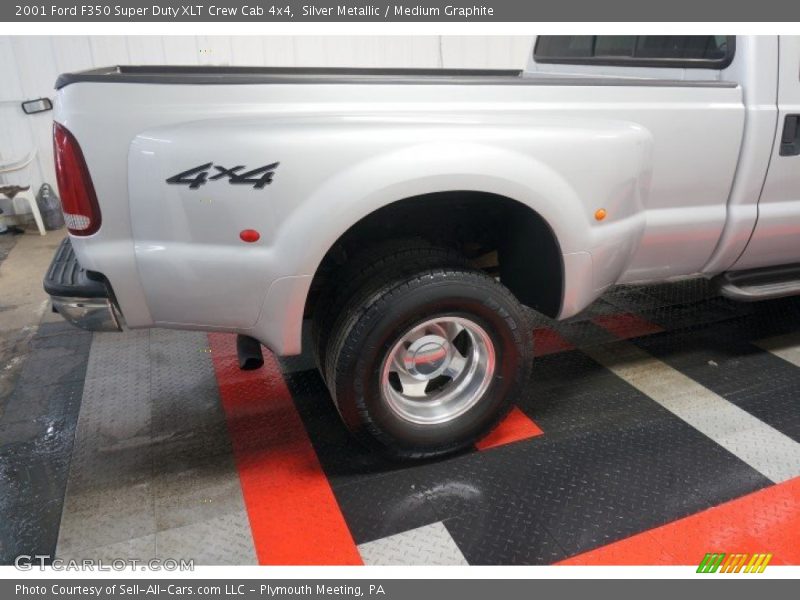Silver Metallic / Medium Graphite 2001 Ford F350 Super Duty XLT Crew Cab 4x4