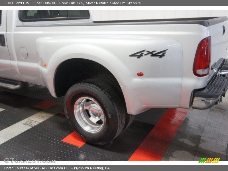 Silver Metallic / Medium Graphite 2001 Ford F350 Super Duty XLT Crew Cab 4x4