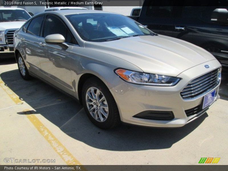 Tectonic Metallic / Medium Earth Gray 2016 Ford Fusion S