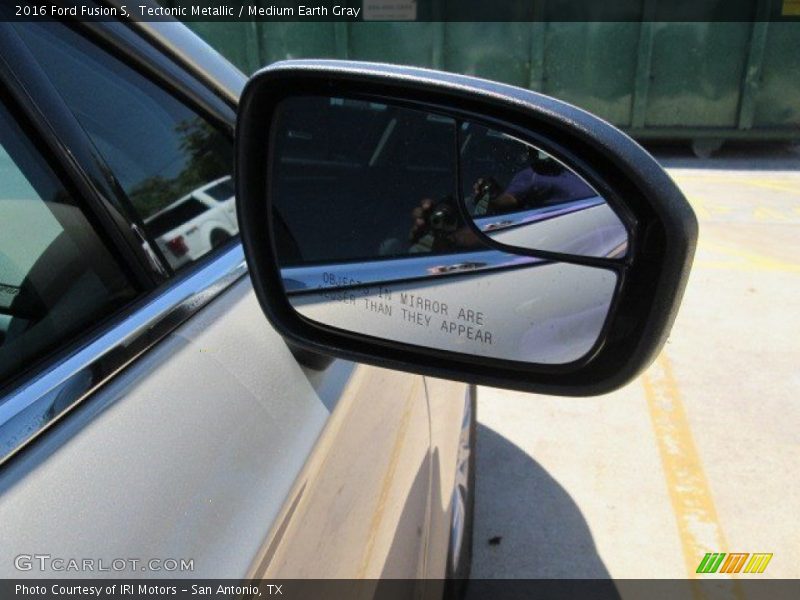 Tectonic Metallic / Medium Earth Gray 2016 Ford Fusion S