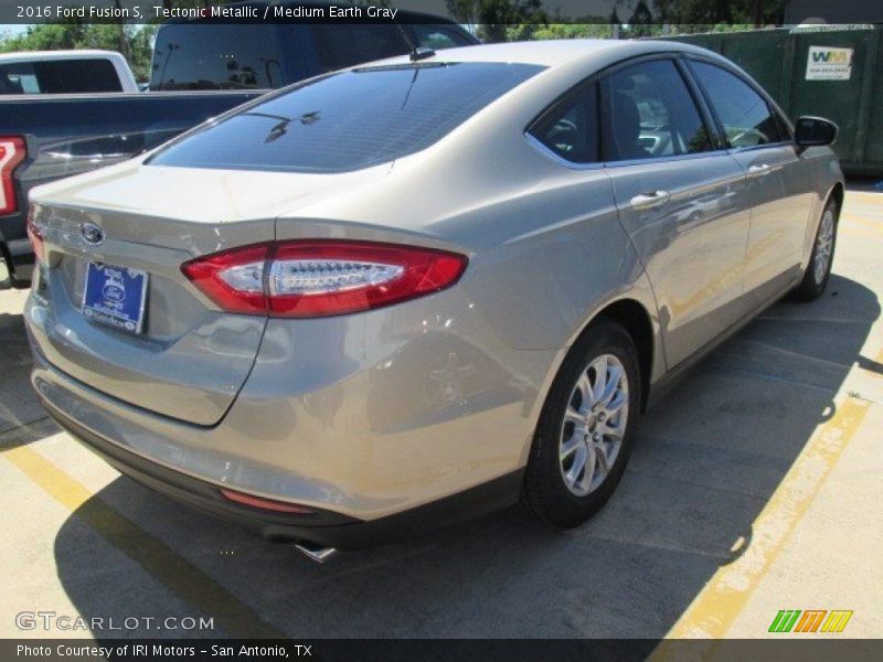 Tectonic Metallic / Medium Earth Gray 2016 Ford Fusion S