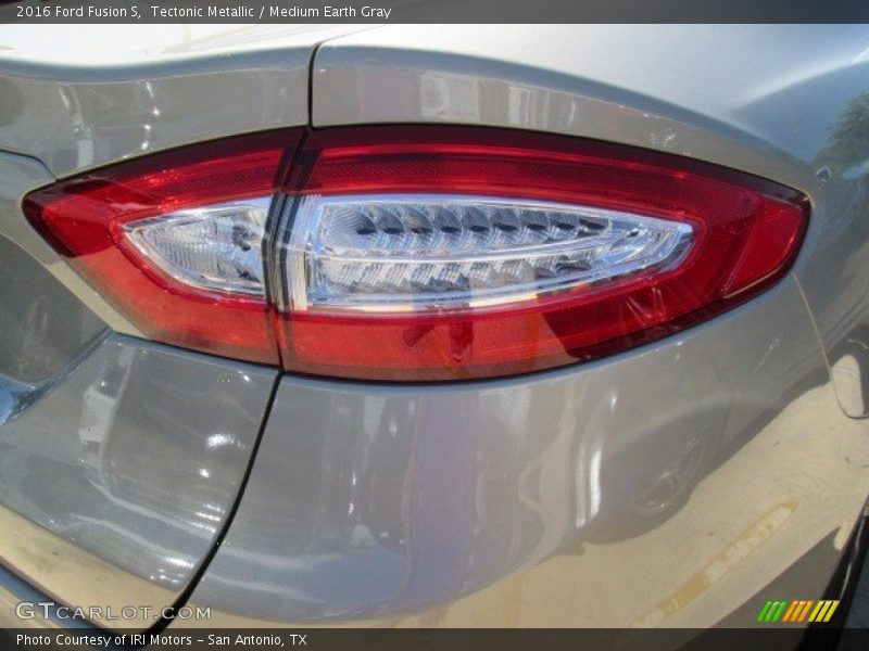 Tectonic Metallic / Medium Earth Gray 2016 Ford Fusion S