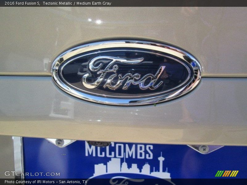 Tectonic Metallic / Medium Earth Gray 2016 Ford Fusion S
