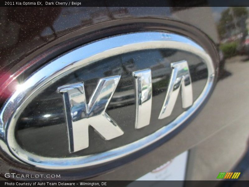 Dark Cherry / Beige 2011 Kia Optima EX