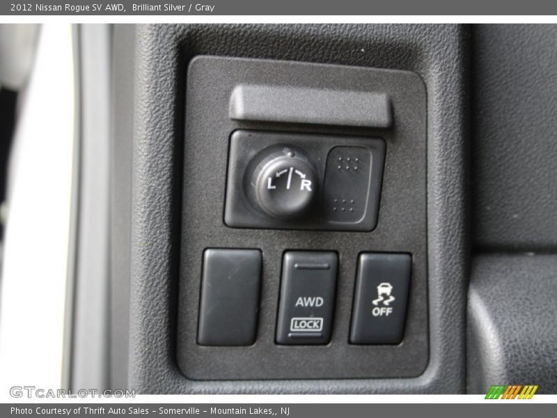 Brilliant Silver / Gray 2012 Nissan Rogue SV AWD