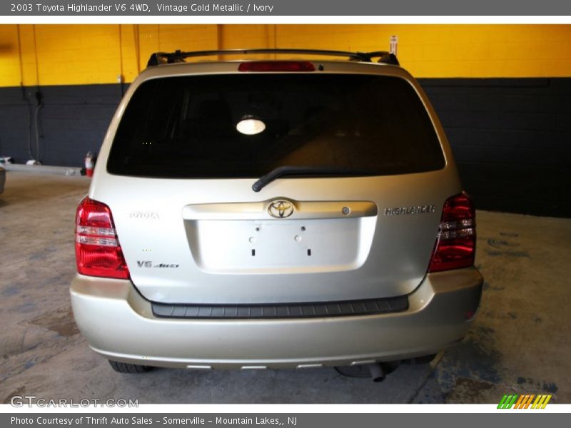 Vintage Gold Metallic / Ivory 2003 Toyota Highlander V6 4WD