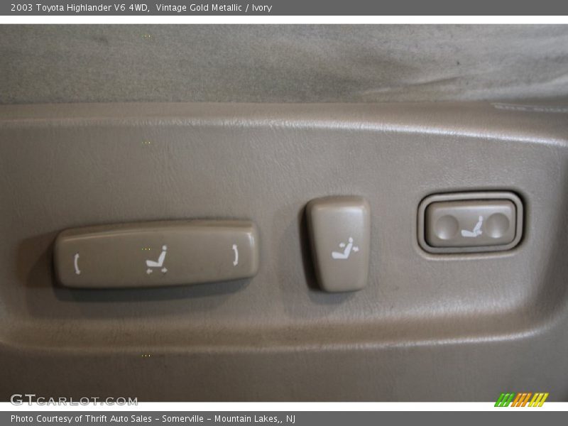 Vintage Gold Metallic / Ivory 2003 Toyota Highlander V6 4WD