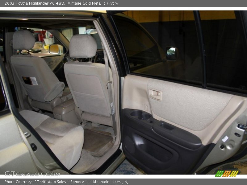 Vintage Gold Metallic / Ivory 2003 Toyota Highlander V6 4WD