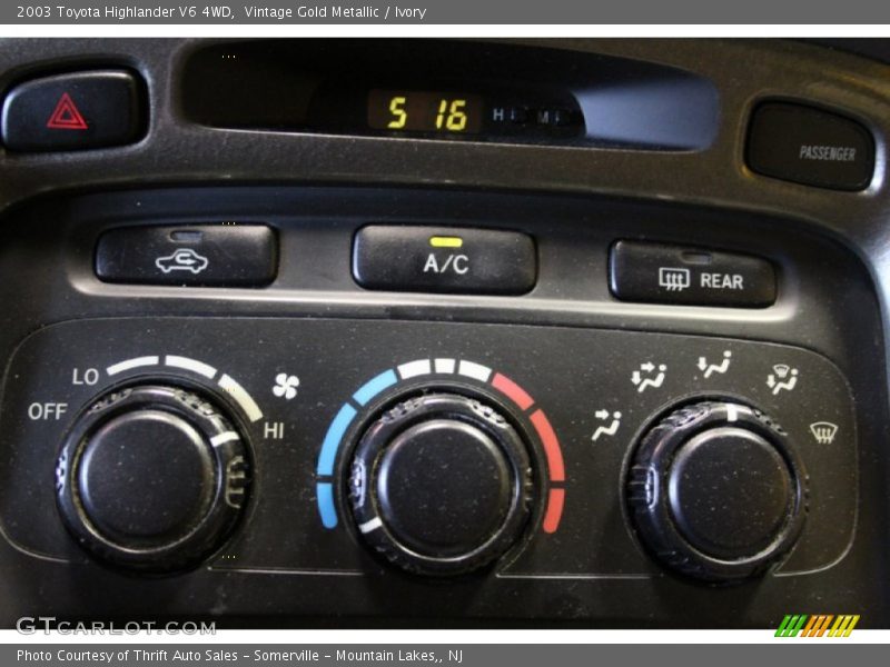 Vintage Gold Metallic / Ivory 2003 Toyota Highlander V6 4WD