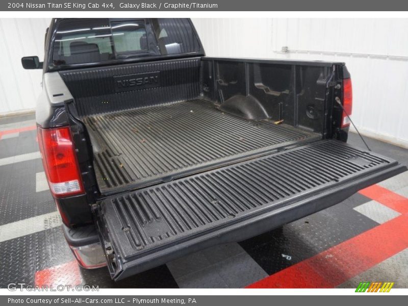 Galaxy Black / Graphite/Titanium 2004 Nissan Titan SE King Cab 4x4