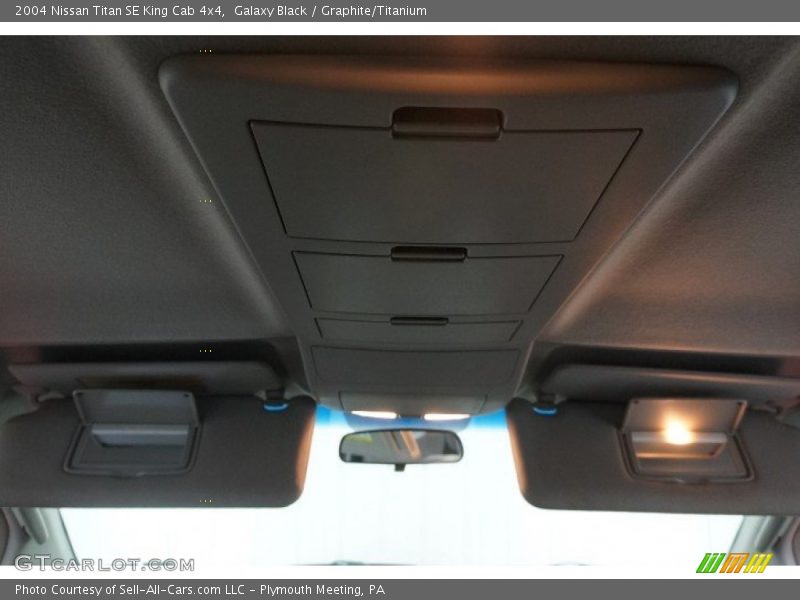 Galaxy Black / Graphite/Titanium 2004 Nissan Titan SE King Cab 4x4