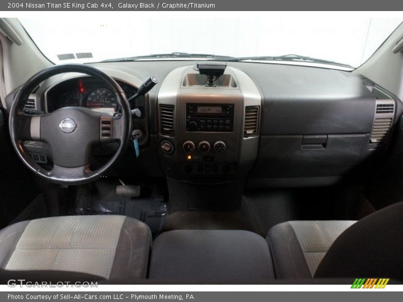Galaxy Black / Graphite/Titanium 2004 Nissan Titan SE King Cab 4x4