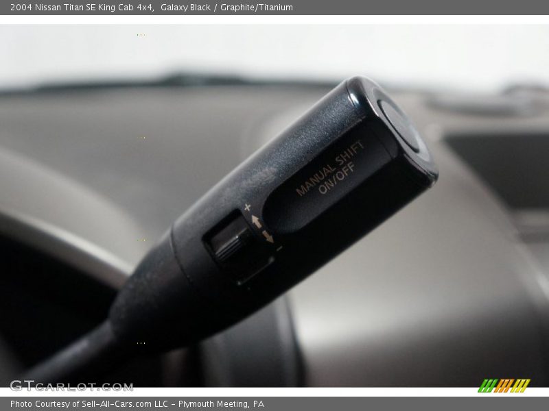 Galaxy Black / Graphite/Titanium 2004 Nissan Titan SE King Cab 4x4