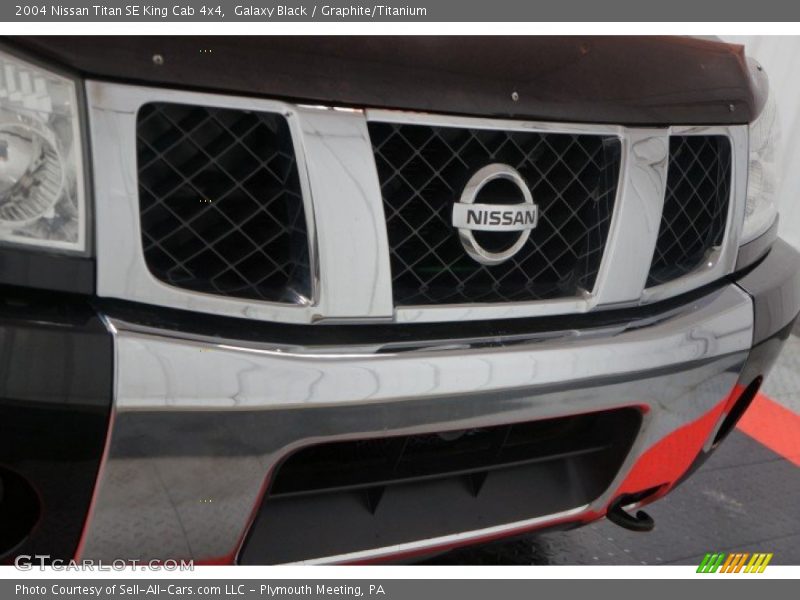 Galaxy Black / Graphite/Titanium 2004 Nissan Titan SE King Cab 4x4