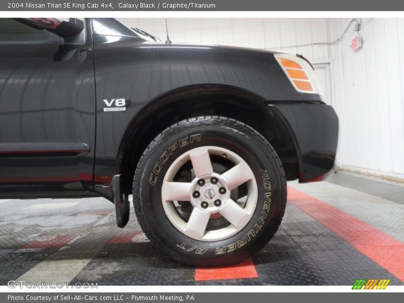 Galaxy Black / Graphite/Titanium 2004 Nissan Titan SE King Cab 4x4