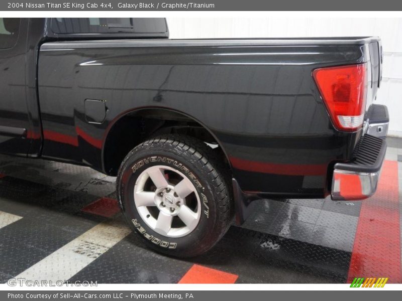 Galaxy Black / Graphite/Titanium 2004 Nissan Titan SE King Cab 4x4