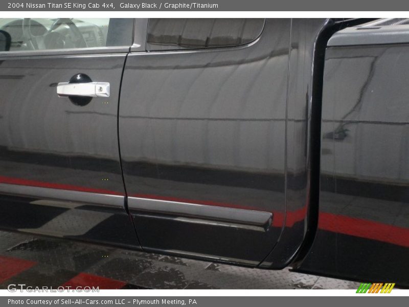 Galaxy Black / Graphite/Titanium 2004 Nissan Titan SE King Cab 4x4