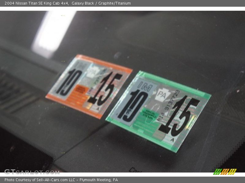 Galaxy Black / Graphite/Titanium 2004 Nissan Titan SE King Cab 4x4