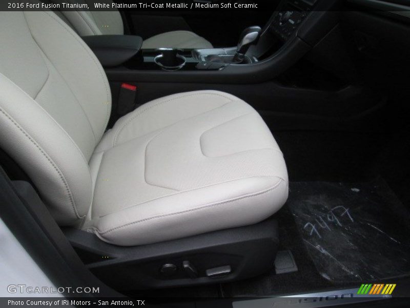 White Platinum Tri-Coat Metallic / Medium Soft Ceramic 2016 Ford Fusion Titanium