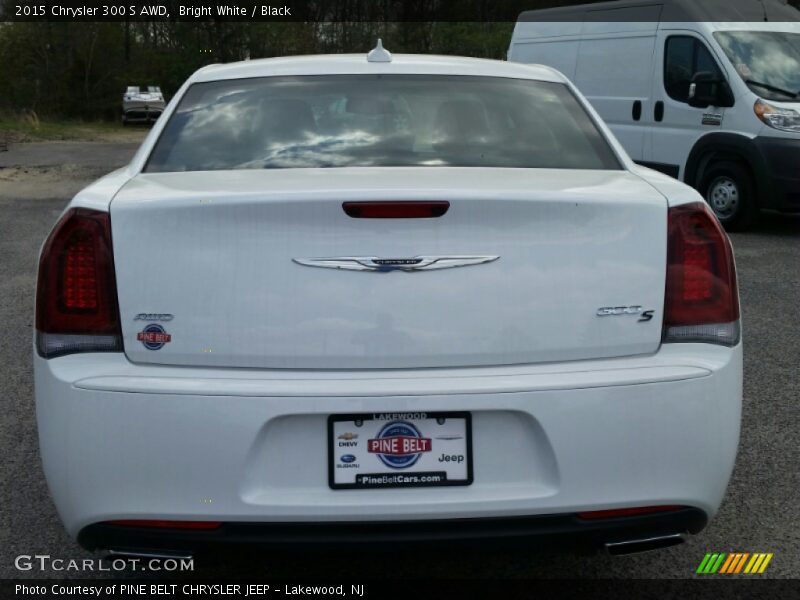 Bright White / Black 2015 Chrysler 300 S AWD