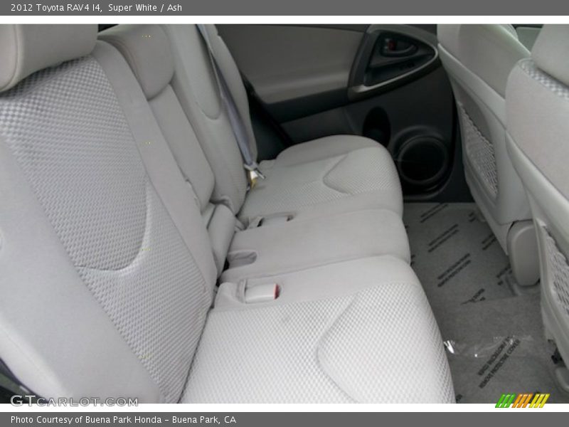 Super White / Ash 2012 Toyota RAV4 I4