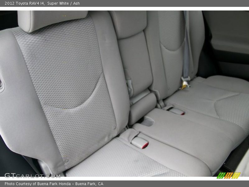 Super White / Ash 2012 Toyota RAV4 I4
