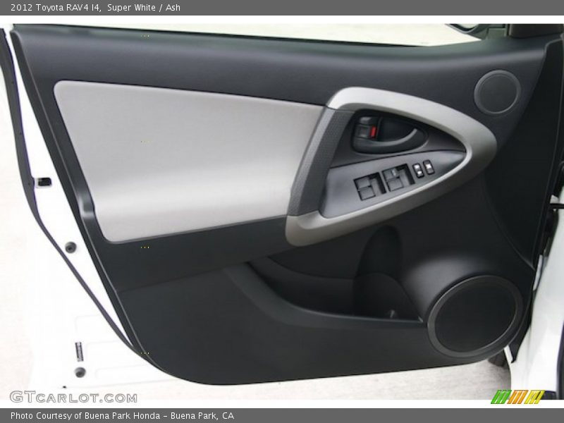 Super White / Ash 2012 Toyota RAV4 I4