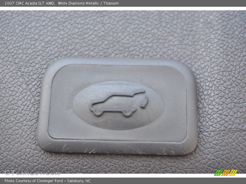 White Diamond Metallic / Titanium 2007 GMC Acadia SLT AWD