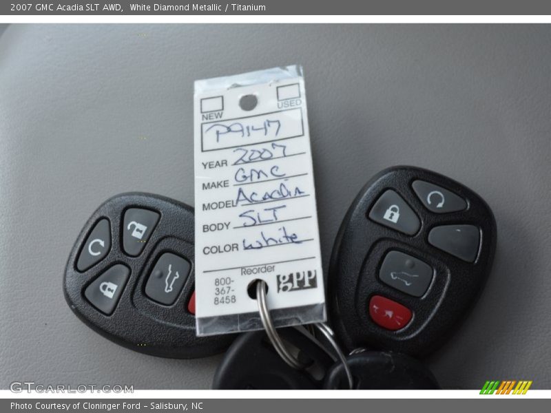 White Diamond Metallic / Titanium 2007 GMC Acadia SLT AWD