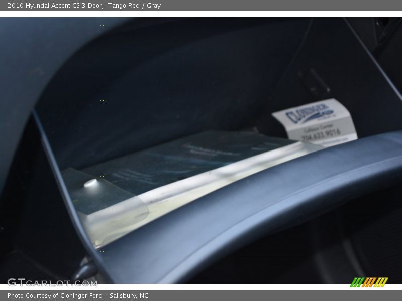 Tango Red / Gray 2010 Hyundai Accent GS 3 Door
