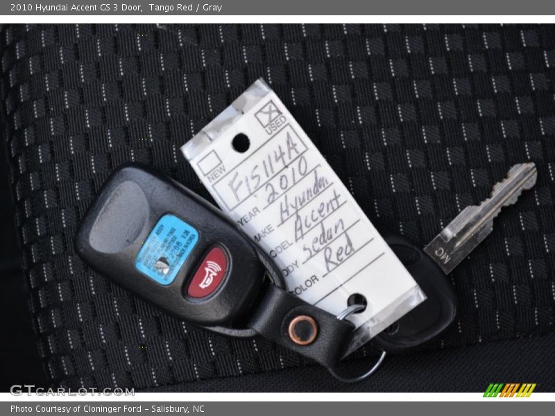 Tango Red / Gray 2010 Hyundai Accent GS 3 Door