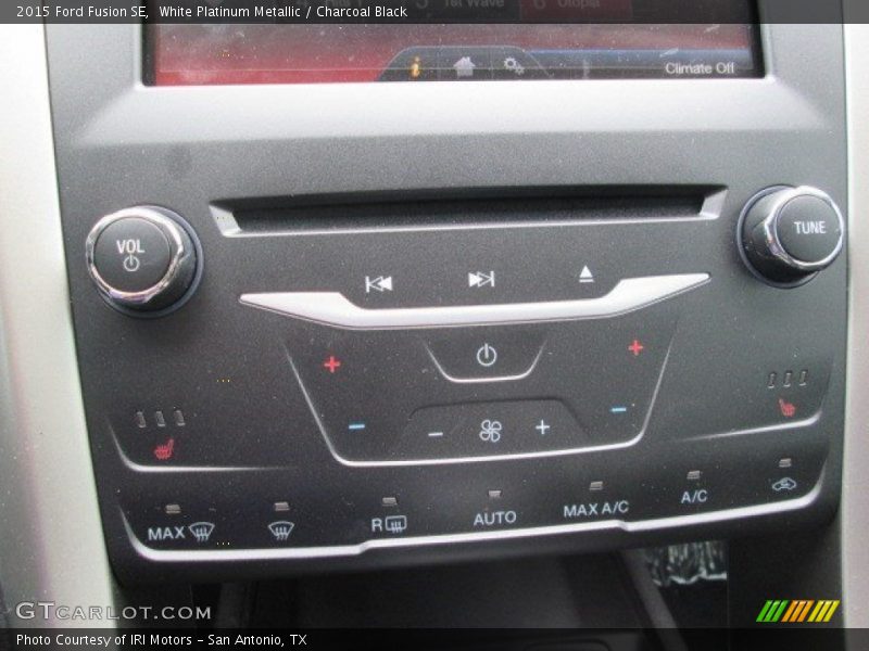 White Platinum Metallic / Charcoal Black 2015 Ford Fusion SE