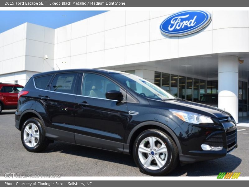 Tuxedo Black Metallic / Medium Light Stone 2015 Ford Escape SE